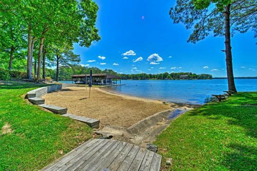 Henrico Hideaway With Lake Access And Boat Slip!