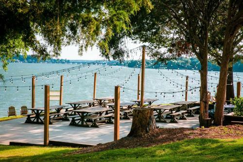 Lakefront Property Two Bedroom #35 At Long Cove Resort