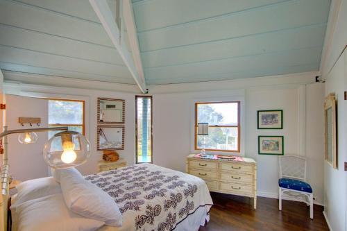 Ozzie's Island Hideaway