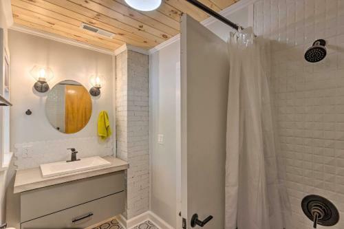 Dog-friendly Home With Yard 1 Mi To Downtown!