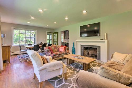 Dog-friendly Home With Yard 1 Mi To Downtown!