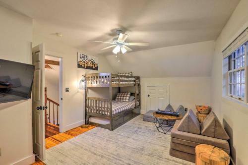 Beautiful Hendersonville Cabin With Mtn Views!