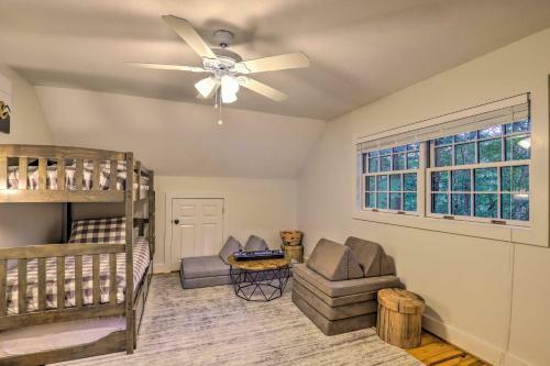 Beautiful Hendersonville Cabin With Mtn Views!