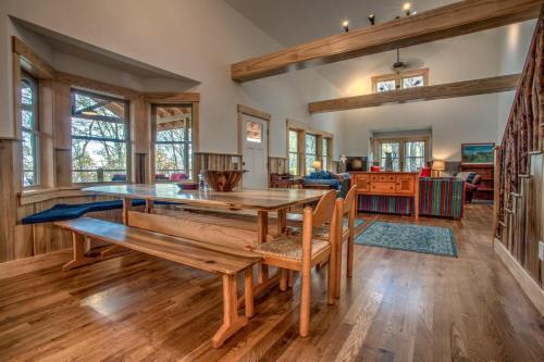 Lodge The Poplars At Bearwallow Mountain