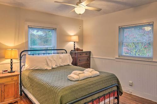 Cute And Cozy Hendersonville Getaway With Yard!