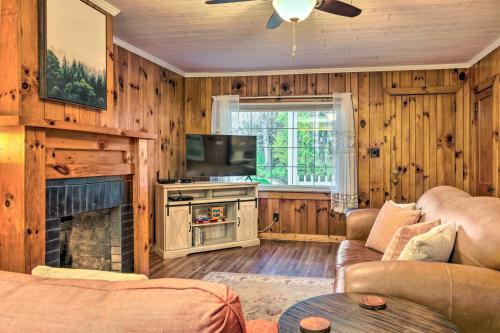 Cute And Cozy Hendersonville Getaway With Yard!