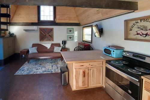 Apartamento Rustic Farm Stay In A Hendersonville Studio!