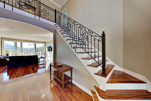 Jeter Mountain Manor