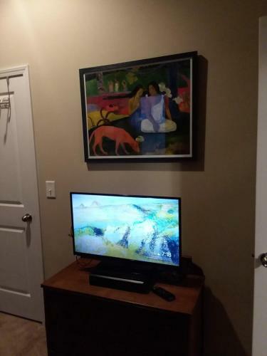 Spacious Contemporary Cottage Home (queen Bdrm)