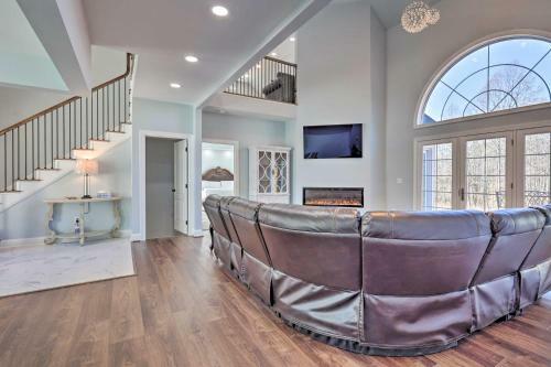 Spacious King Home With Theater And Game Room!