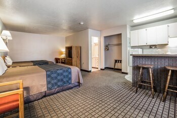 Econo Lodge Inn & Suites Logan