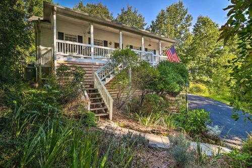 Mills River Hideaway With Front Porch And Mtn Views!