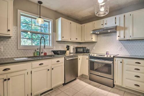 Mills River Hideaway With Front Porch And Mtn Views!