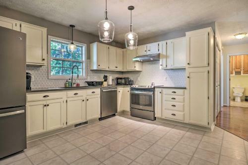 Mills River Hideaway With Front Porch And Mtn Views!