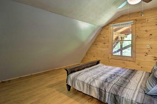 Updated Cabin Less Than 10 Miles To Skiing And Hiking!