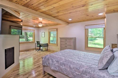 Updated Cabin Less Than 10 Miles To Skiing And Hiking!