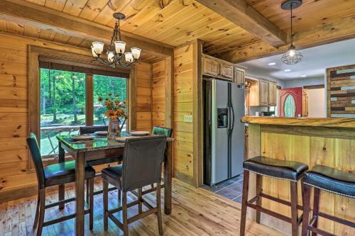 Updated Cabin Less Than 10 Miles To Skiing And Hiking!