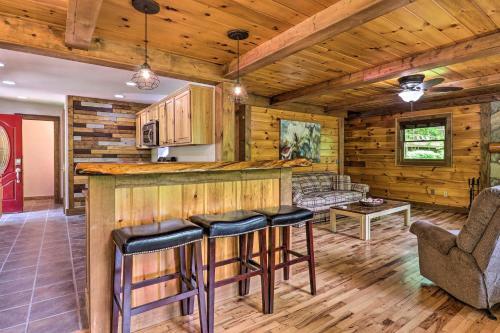 Updated Cabin Less Than 10 Miles To Skiing And Hiking!
