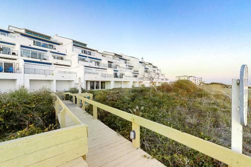Bogue Shore Club 208