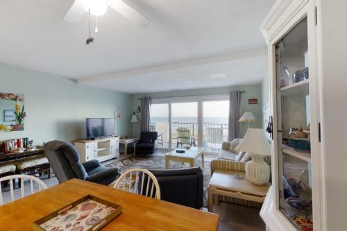 Bogue Shore Club 208