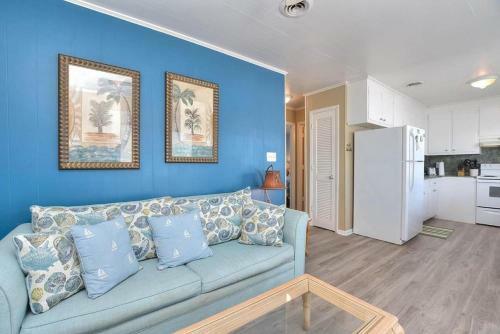 Pelican Landing 3-salty Seashells