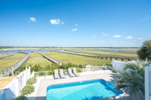 Spacious Beach Home With A Private Pool