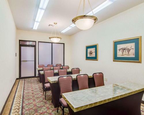 Hotel Comfort Inn & Suites West