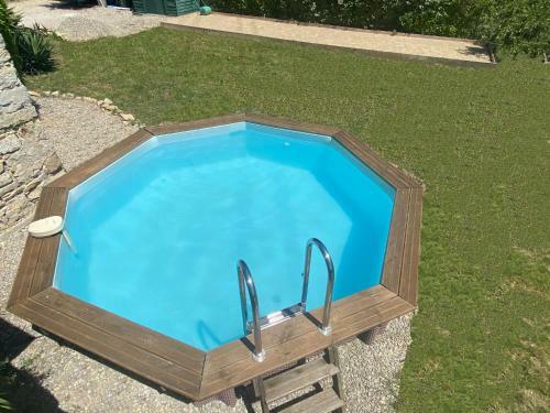 Maison Proven�ale Sur 800m� De Terrain Et Piscine