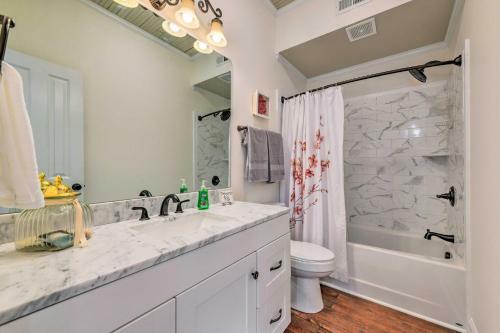 Bright Spencer Apartment - Newly Renovated!