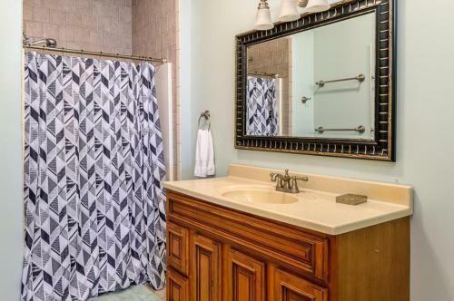 Saluda Proper