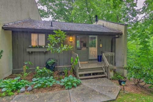 High-end Sapphire Retreat On Fairfield Lake!