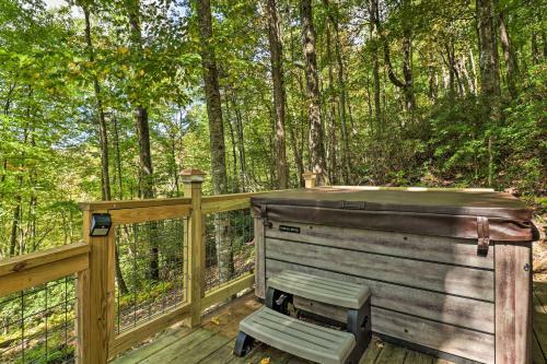 Sapphire Valley Cabin With Private Mtn Views!