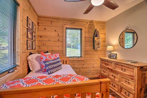 Make Your Mark Cozy Sapphire Cabin With Hot Tub!
