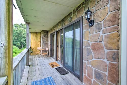 Apartamento Updated Mtn-view Condo Steps To Otter Falls!