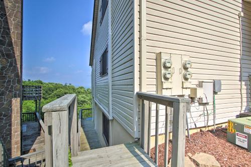 Apartamento Updated Mtn-view Condo Steps To Otter Falls!