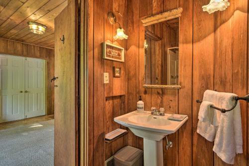 Apartamento Quaint Apt With Yard 1 Mi To Nature Preserve!