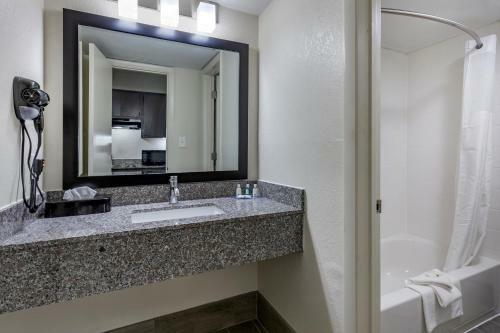 Hotel Quality Inn & Suites