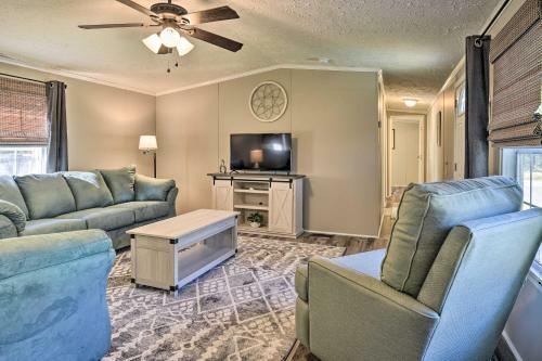 Supply Cottage With Deck Less Than 2 Mi To The Beach!