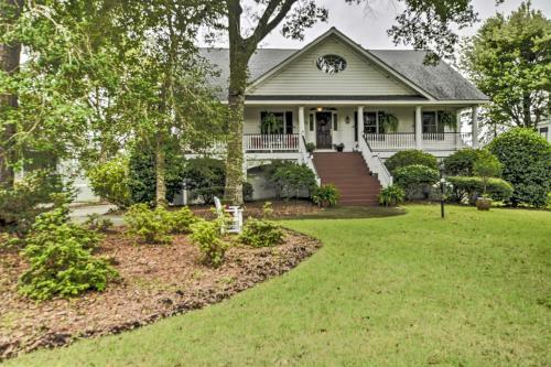 Cottage Garden Home With Screened Patio And Yard!