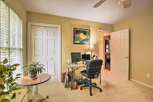 Cottage Garden Home With Screened Patio And Yard!