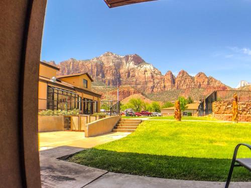 Hotel Bumbleberry Inn