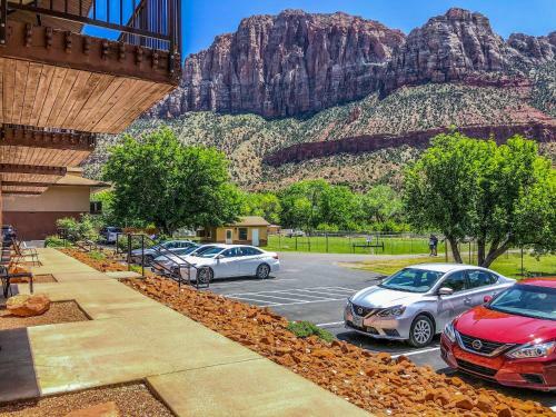 Hotel Bumbleberry Inn