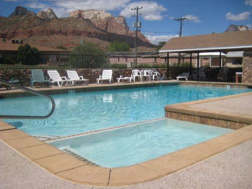 Hotel Bumbleberry Inn