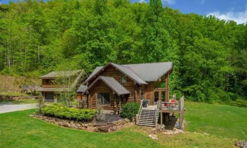 Luxury Log 7bed/6.5bath Cabin: Theater, Game Room, 7 Acres!