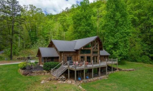 Luxury Log 7bed/6.5bath Cabin: Theater, Game Room, 7 Acres!