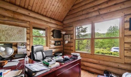 Luxury Log 7bed/6.5bath Cabin: Theater, Game Room, 7 Acres!