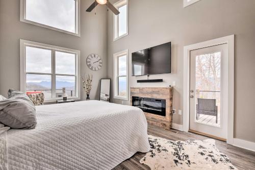 Scenic Hillside Cabin In Sylva With Hot Tub!