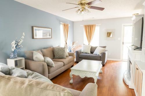 University Escape With Hot Tub And Fire Pit