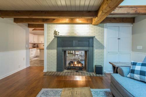 Riverfront Retreat- Relax And Hear The River Flow
