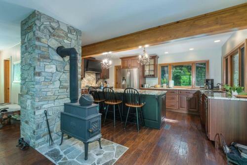Waterfall Escape- Large Families & Guest House